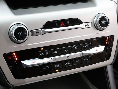 Used 2022 Ford Explorer XLT image 26