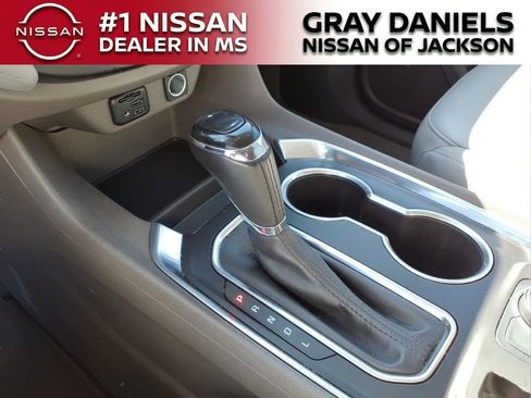 Used 2020 Chevrolet Traverse LT w/ LT Premium Package image 19