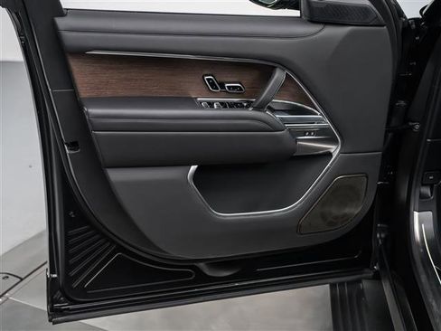 Used 2025 Land Rover Range Rover Long Wheelbase Autobiography image 26