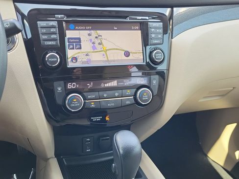 Used 2016 Nissan Rogue SL w/ SL Premium Package AWD/4WD image 28