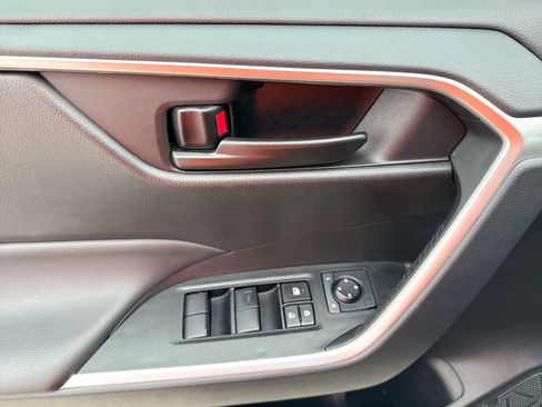Certified 2025 Toyota RAV4 LE FWD image 15