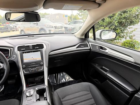 Used 2019 Ford Fusion SE FWD image 21