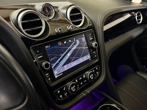 Used 2018 Bentley Bentayga Black Edition image 63