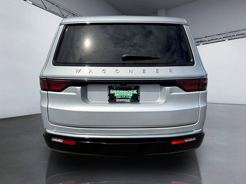 Used 2025 Jeep Wagoneer 4WD w/ Premium Group I image 6