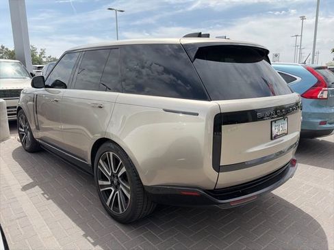 Used 2023 Land Rover Range Rover SE AWD/4WD image 2