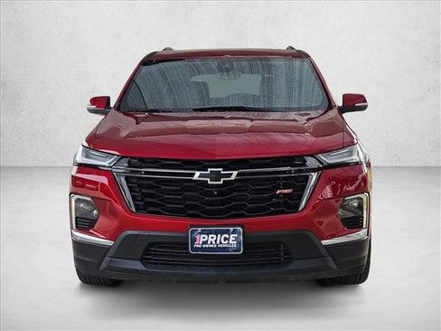 Used 2023 Chevrolet Traverse RS image 2