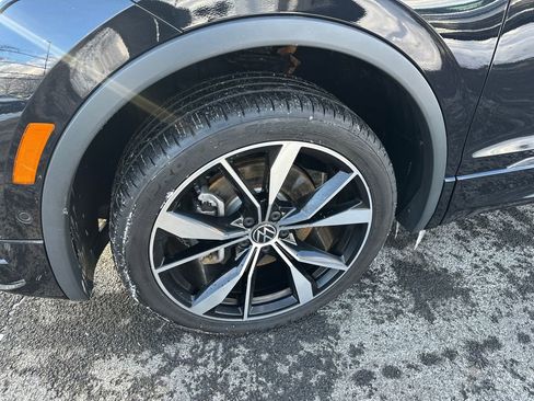 Used 2022 Volkswagen Tiguan SEL R-Line image 2