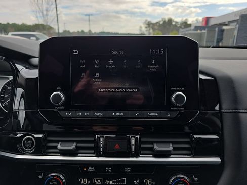 Used 2024 Nissan Pathfinder SV image 25