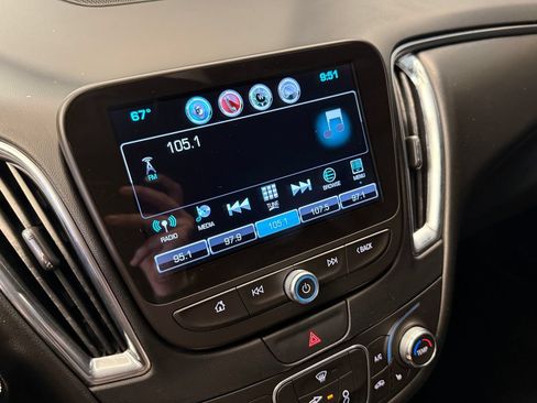 Used 2017 Chevrolet Malibu LT w/ Leather Package FWD image 13