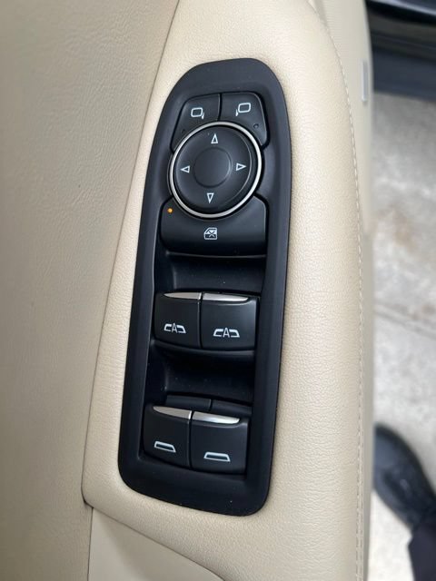 Used 2017 Cadillac XT5 FWD image 16