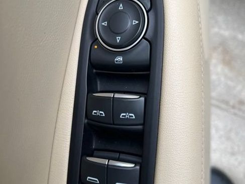 Used 2017 Cadillac XT5 FWD image 16