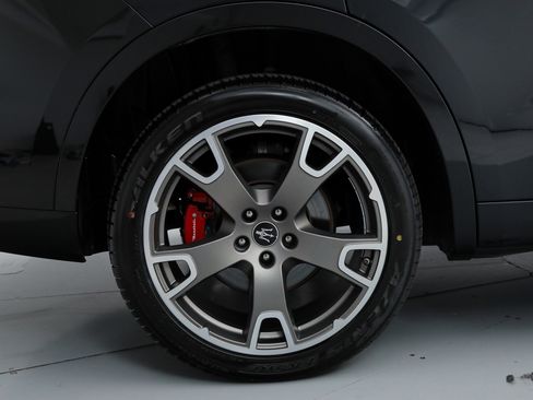 Certified 2023 Maserati Levante GT AWD/4WD image 24