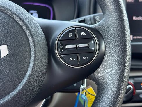 Used 2025 Kia Soul LX FWD image 21