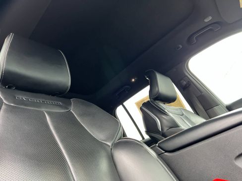 Used 2023 Jeep Grand Cherokee Overland w/ Luxury Tech Group IV image 16