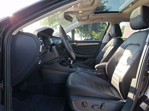 Used 2023 Volkswagen Jetta SE w/ Panoramic Sunroof Package FWD image 13