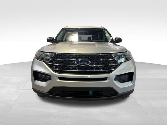 Used 2024 Ford Explorer XLT RWD image 2