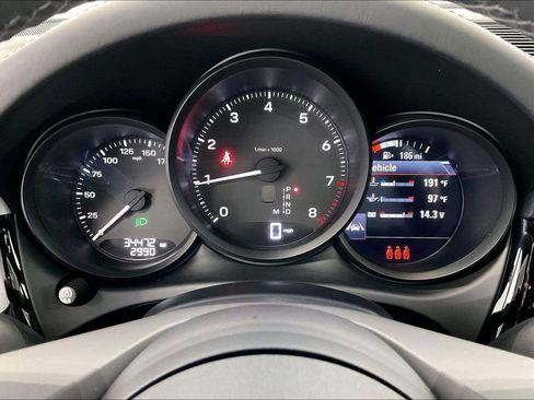Used 2022 Porsche Macan AWD/4WD image 25