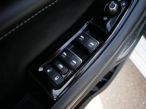 Used 2022 Jeep Grand Cherokee Overland AWD/4WD image 23