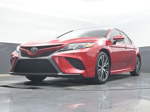 Used 2019 Toyota Camry SE w/ Convenience Package FWD image 23