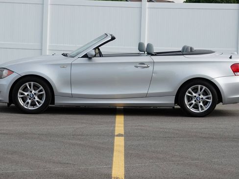 Used 2009 BMW 128i Convertible RWD image 10