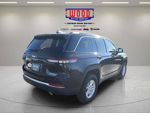 New 2025 Jeep Grand Cherokee Laredo image 3