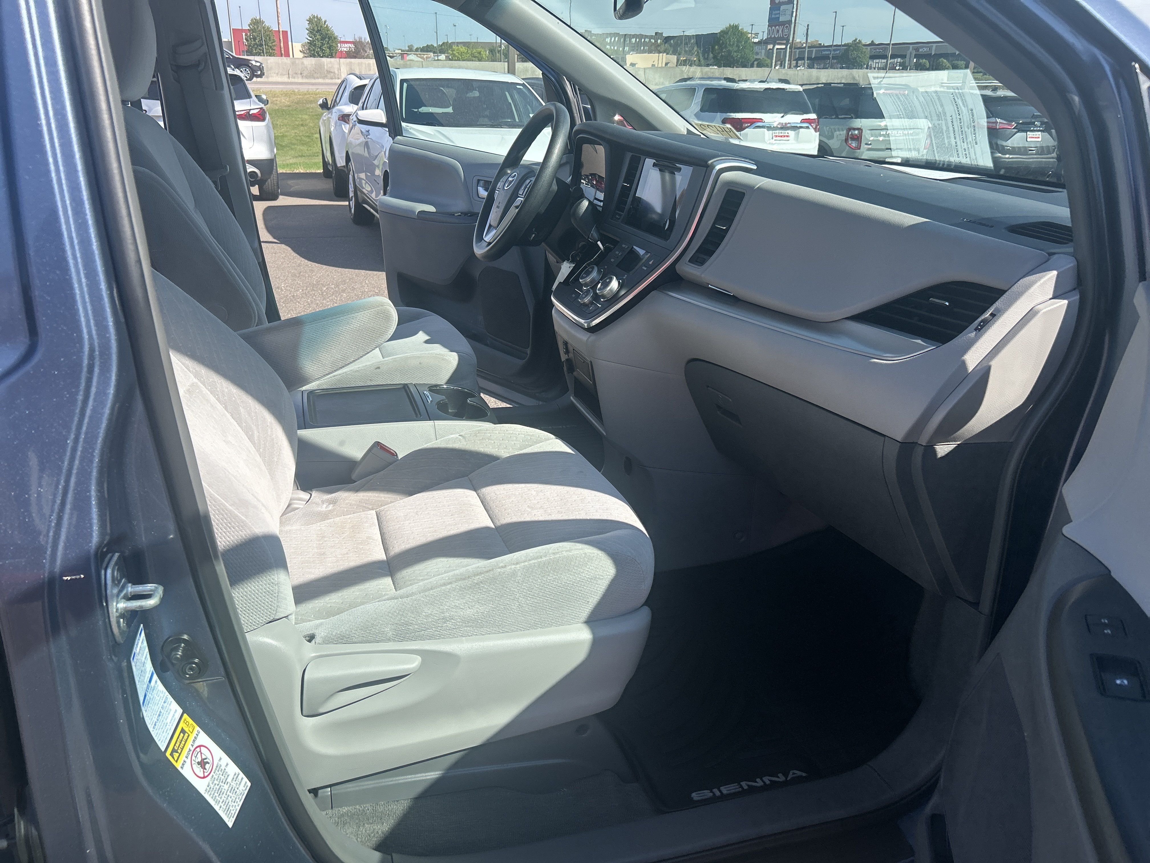 Used 2017 Toyota Sienna LE AWD/4WD image 10