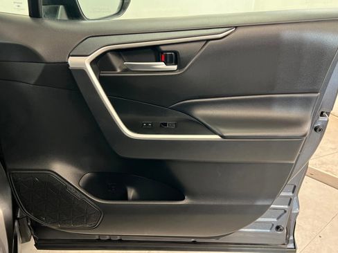 Used 2025 Toyota RAV4 XLE image 23