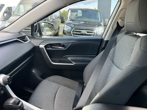 Used 2022 Toyota RAV4 XLE AWD/4WD image 11
