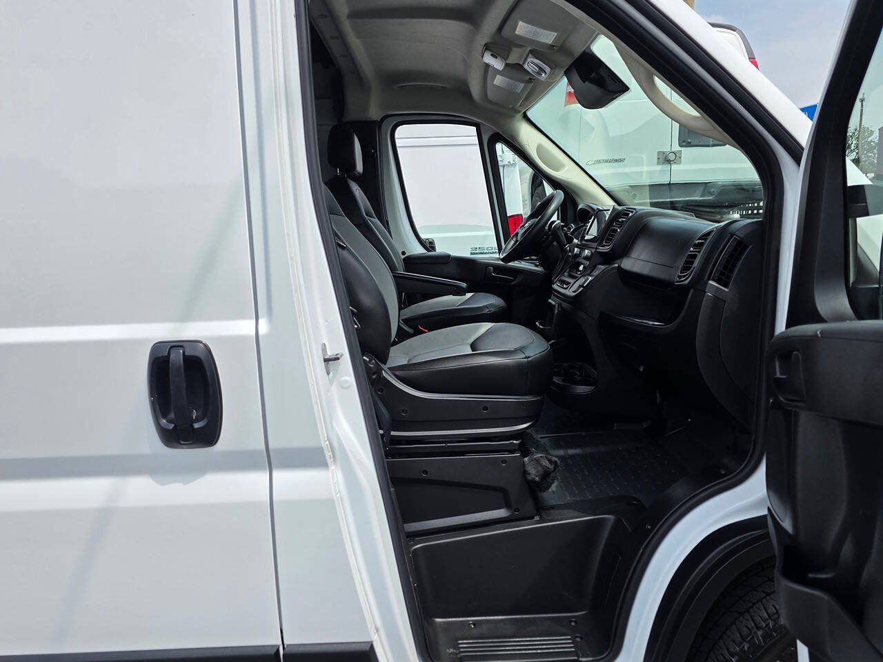 Used 2025 RAM ProMaster 3500 w/ Convenience Group FWD image 12