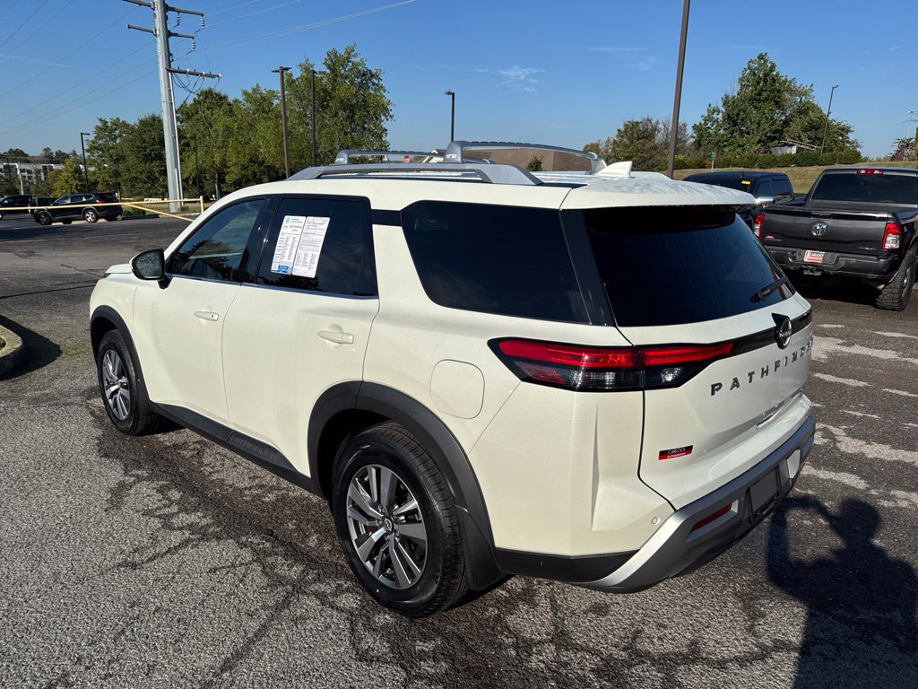 Used 2022 Nissan Pathfinder SL FWD image 6