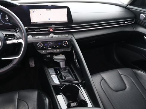 Used 2023 Hyundai Elantra Limited image 9