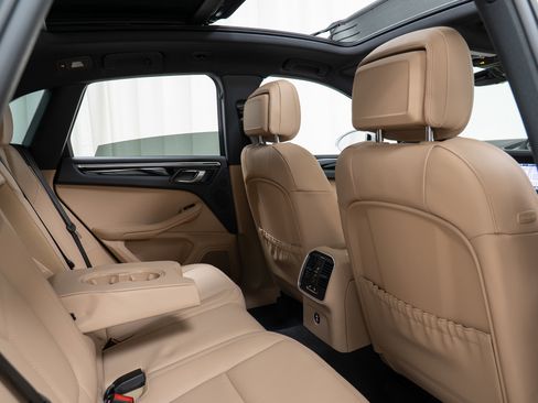 New 2026 Porsche Macan image 26