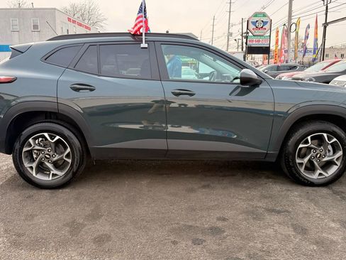 Used 2025 Chevrolet Trax LT image 11