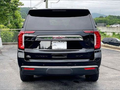 Used 2023 GMC Yukon SLT w/ SLT Premium Package AWD/4WD image 4