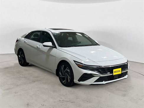 Certified 2024 Hyundai Elantra SEL w/ Convenience Package image 7
