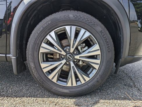 Used 2023 Nissan Rogue SV image 11