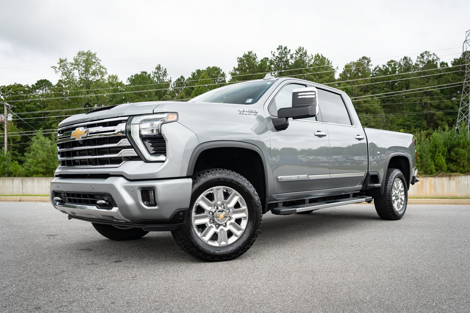 Used 2025 Chevrolet Silverado 2500 High Country w/ Technology Package AWD/4WD image 5