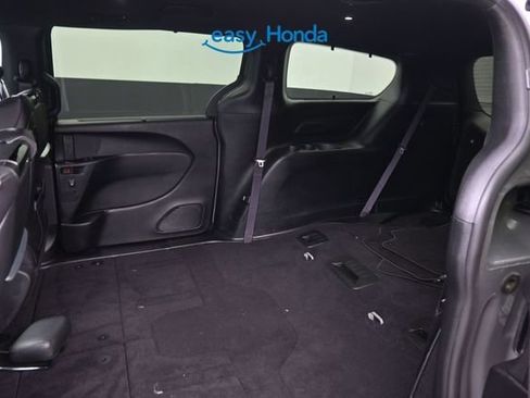 Used 2021 Chrysler Pacifica Touring-L w/ Uconnect Theater Family Group FWD image 16