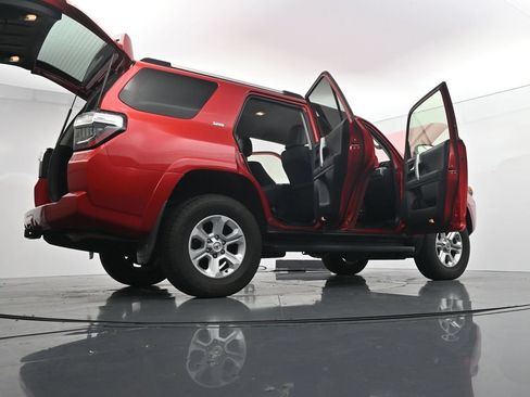 Used 2022 Toyota 4Runner SR5 Premium AWD/4WD image 29