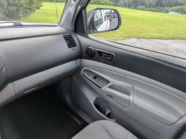 Used 2015 Toyota Tacoma 2WD Access Cab image 16
