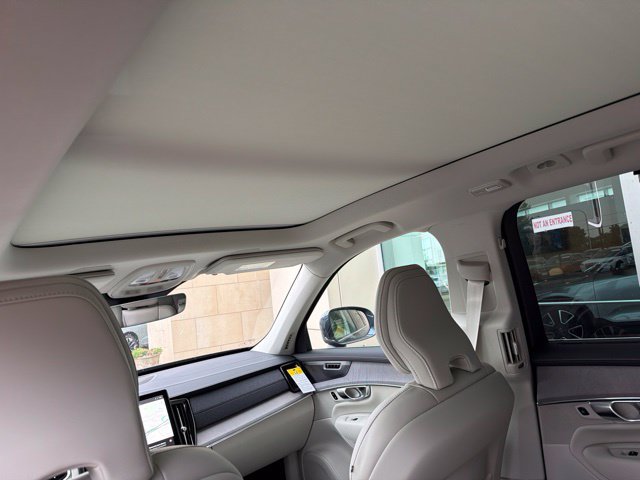 New 2026 Volvo XC90 T8 Ultra w/ Protection Package Premier AWD/4WD image 11