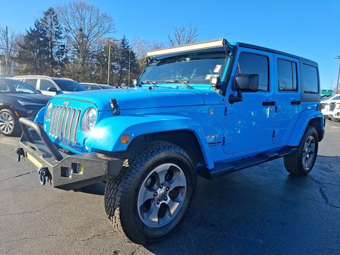 Used 2017 Jeep Wrangler Unlimited Sahara w/ Connectivity Group image 3