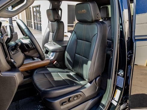 Used 2024 Chevrolet Silverado 3500 High Country w/ Technology Package image 29