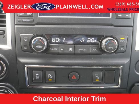 Used 2018 Nissan Titan SL w/ Midnight Edition image 19