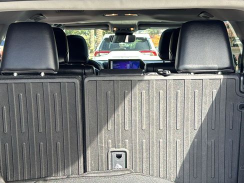 Used 2024 Toyota Highlander Limited image 31