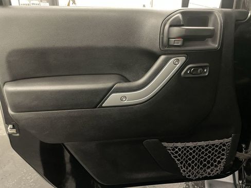 Used 2015 Jeep Wrangler Sahara w/ Connectivity Group AWD/4WD image 13