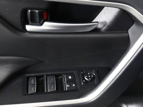 Used 2025 Toyota RAV4 XLE image 30