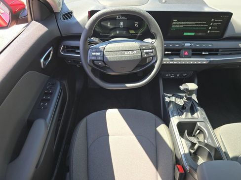 Used 2025 Kia K4 LXS image 21