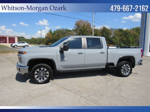 Used 2024 Chevrolet Silverado 2500 LT w/ Texas Edition AWD/4WD image 7