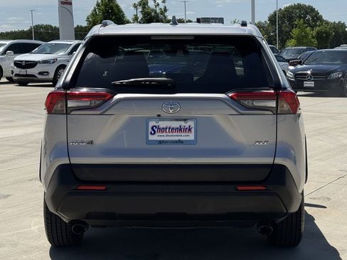 Used 2019 Toyota RAV4 XLE w/ Convenience Package FWD image 5